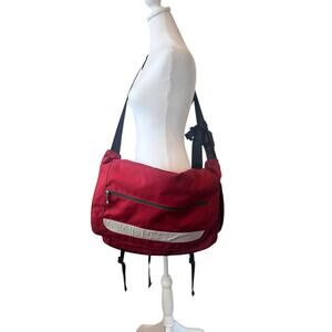 PATAGONIA EXTRA LARGE CRITICAL MASS MESSENGER BAG STYLE# 48278 BURGUNDY BLACK